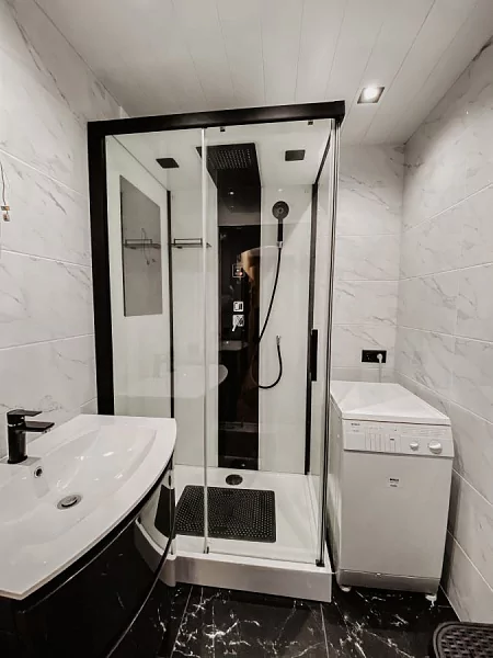 Ремонт ванной комнаты и санузла бело-черный стиль | Абада