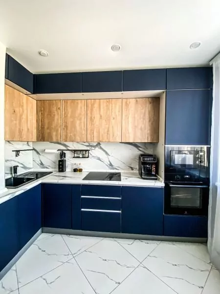 Кухня с фасадами из ламинированного МДФ темно-синяя гармония | Абада